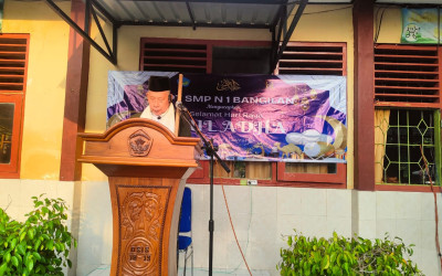RAYAKAN HARI RAYA QURBAN, KELUARGA BESAR UPT SMP NEGERI 1 BANGILAN GELAR SHOLAT IDUL ADHA BERSAMA